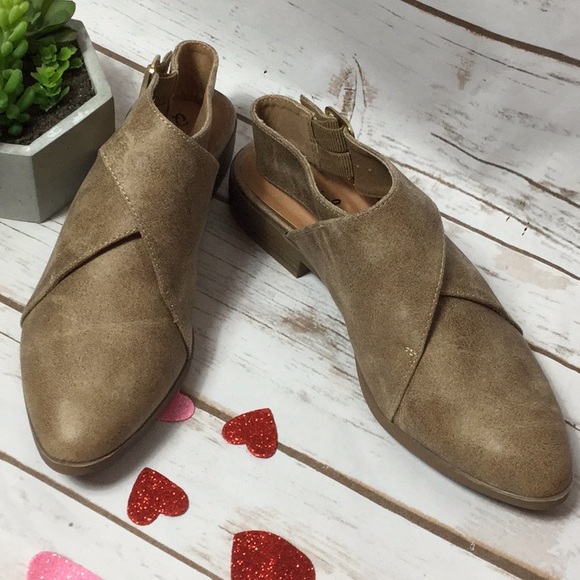 Two left Distressed flat bootie nib sz 6 And 7